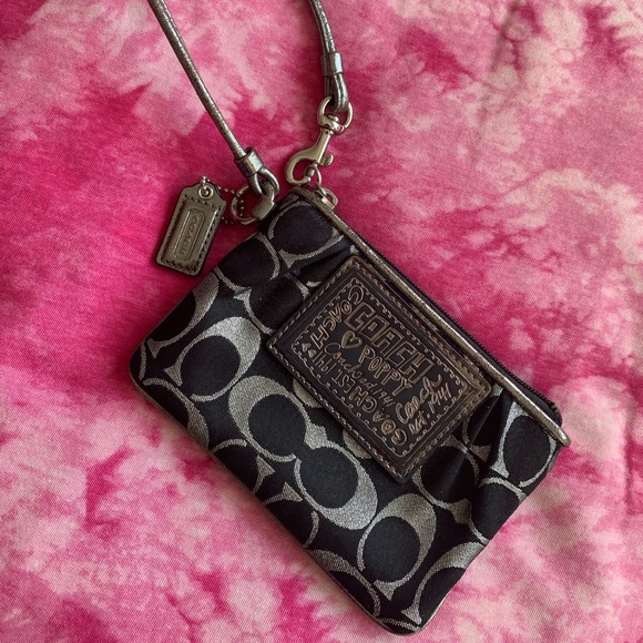 Coach Limited Edition Poppy Collection Wristlet - Picture 1 of 4